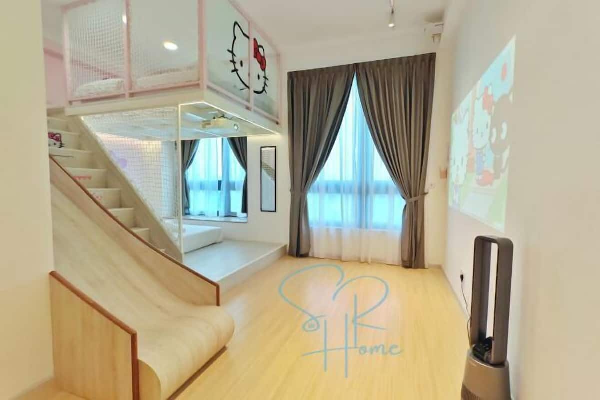 1 bedroom, individually decorated, individually furnished, desk