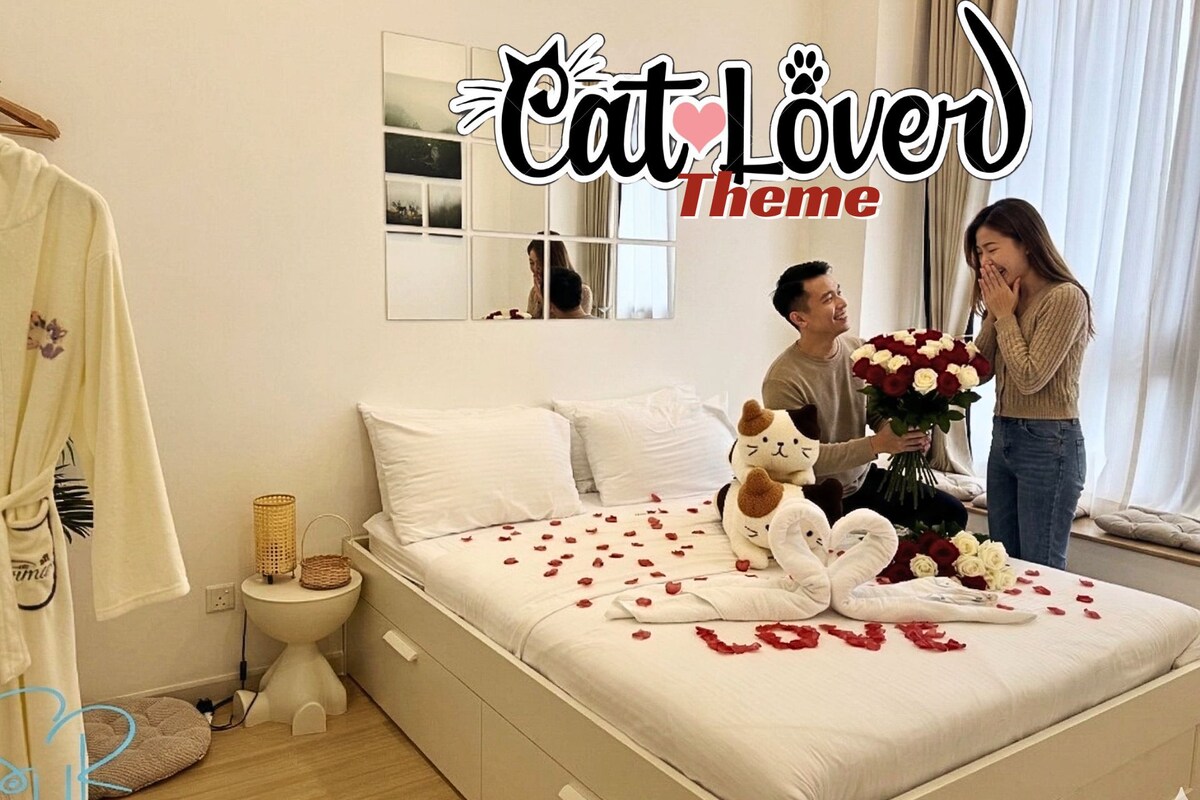 Romantic Cat Homestay Near Legoland | Desk, laptop workspace, blackout drapes, WiFi (free)