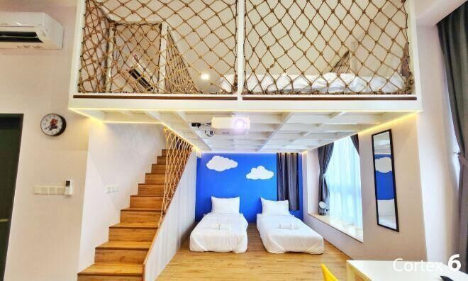 Individuell dekoriert, individuell eingerichtet, Schreibtisch