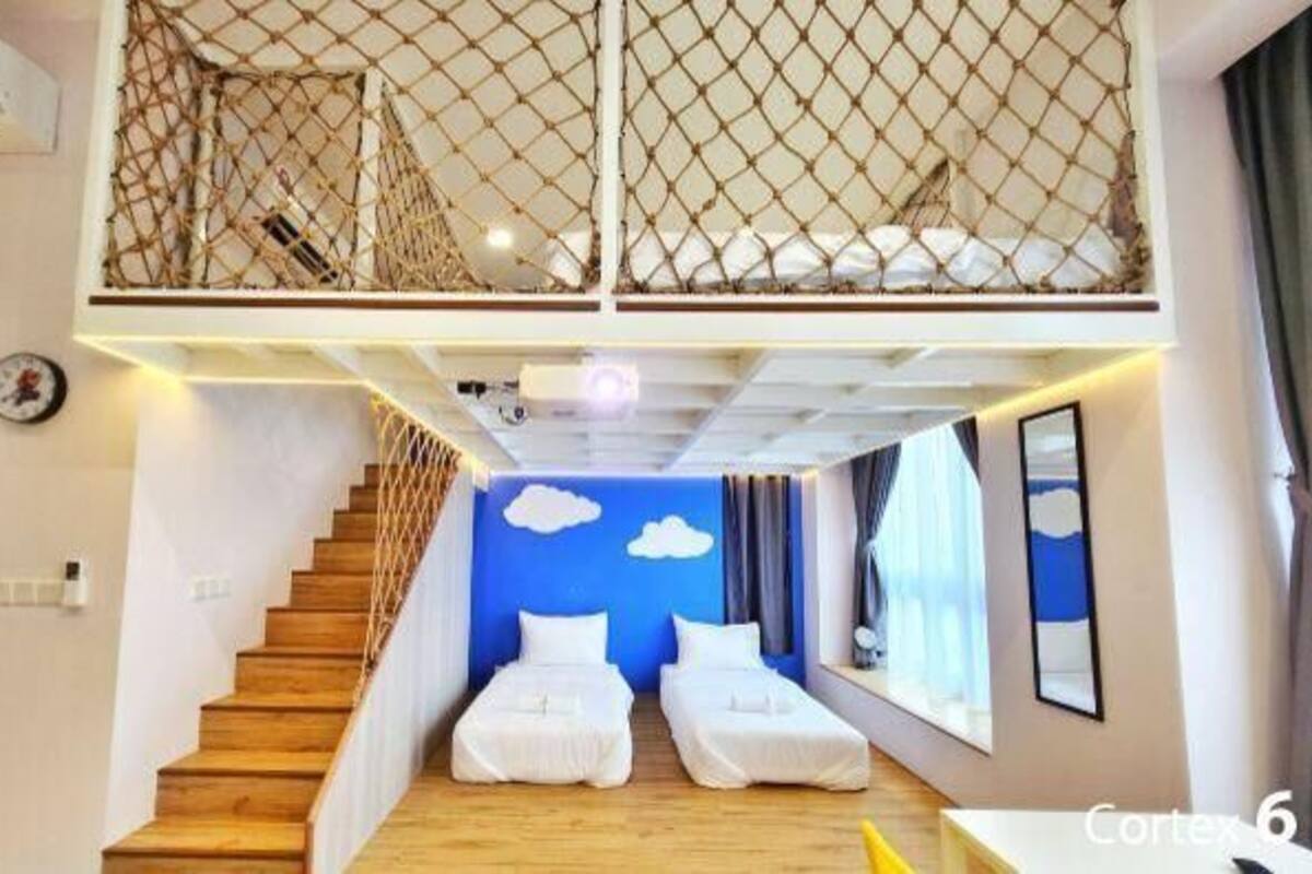 Individuell dekoriert, individuell eingerichtet, Schreibtisch