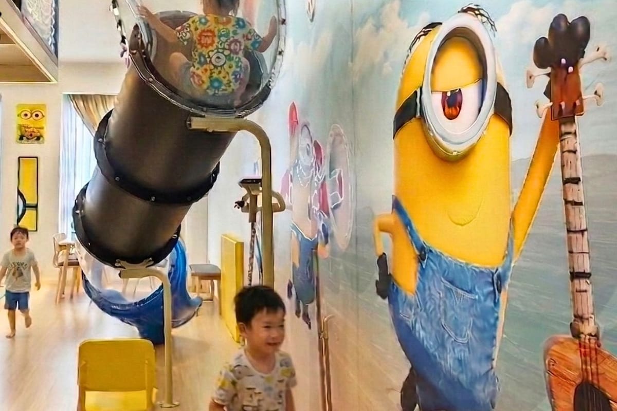 Minion Family Homestay Near Legoland w Slide