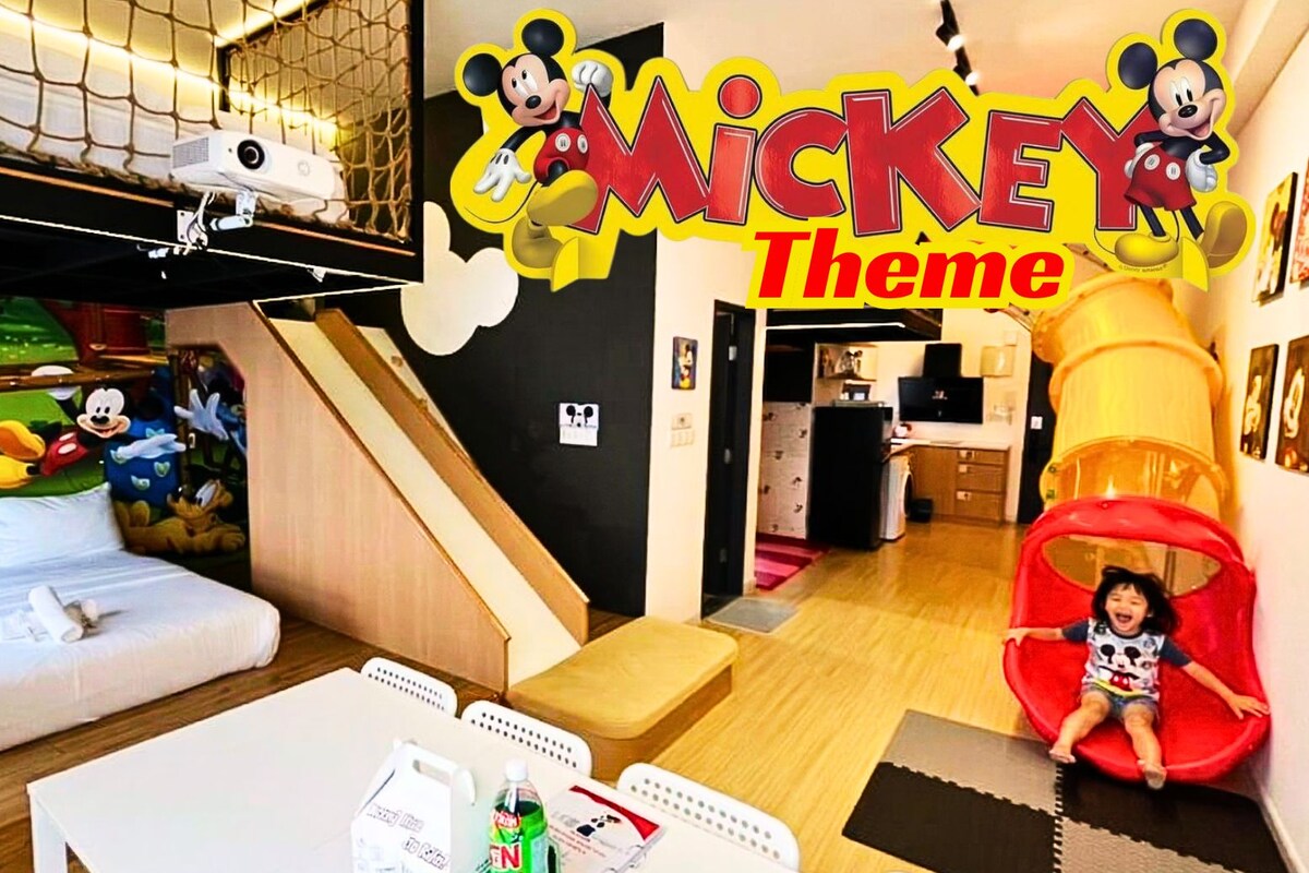 Mickey Family Homestay Near Legoland w Slide | Living area