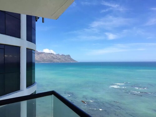 Oppulent Apartment on the Beach