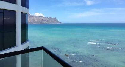 Oppulent Apartment on the Beach