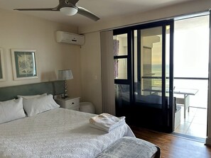 3 bedrooms, desk, WiFi, bed sheets