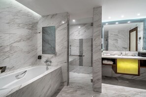 Elite Suite, 1 Bedroom, City View | Bathroom | Combined shower/bathtub, rainfall showerhead, free toiletries - Suning Universal Hotel All-Suites (Nanjing)
