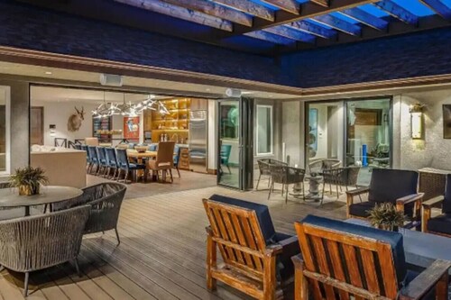 Exclusive Villa with Expansive Space &Private Bar