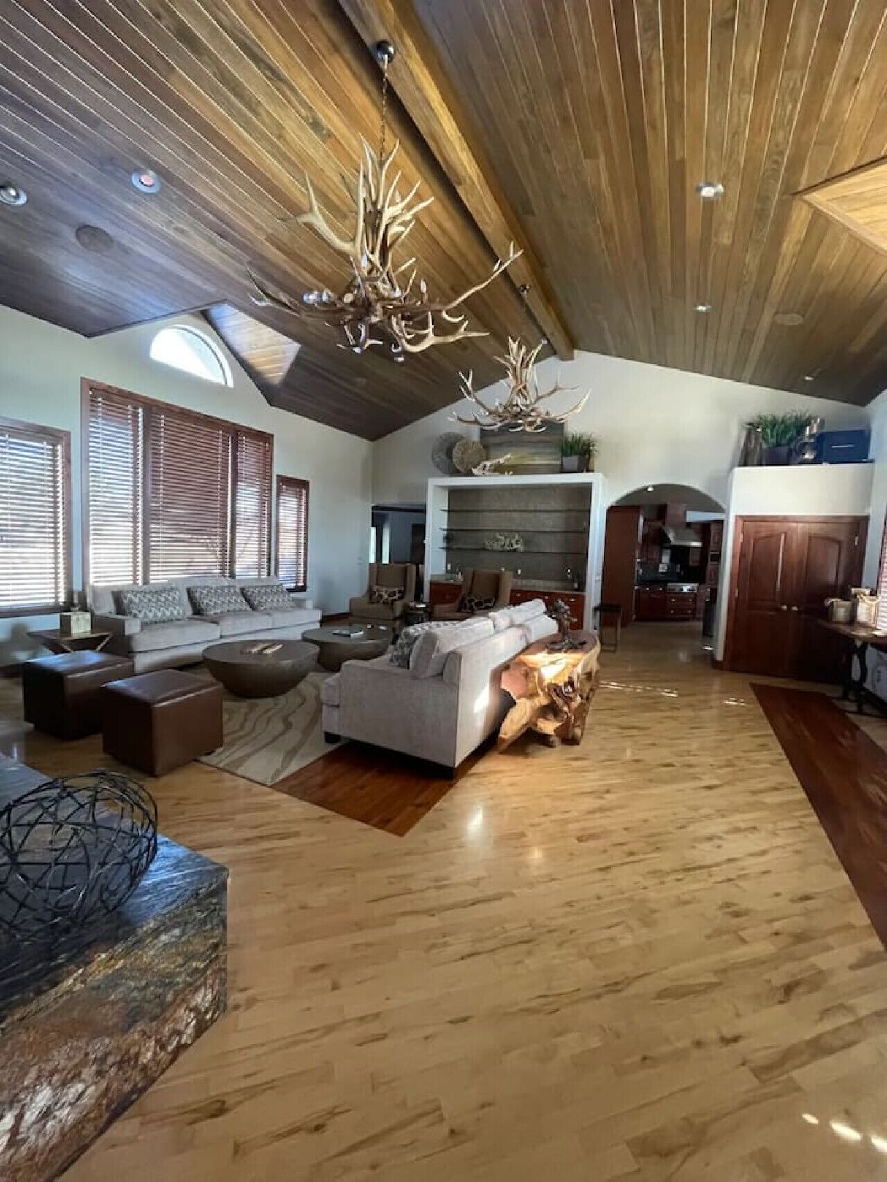 Smart-TV, Kamin, Videospiele, Arbeitsbereiche