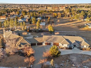 Exterior - Exclusive Villa with Expansive Space &Private Bar (Foxfield)