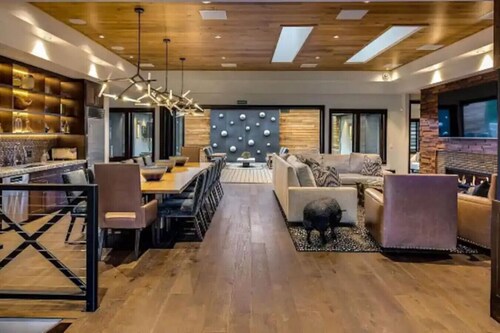 Exclusive Villa with Expansive Space &Private Bar