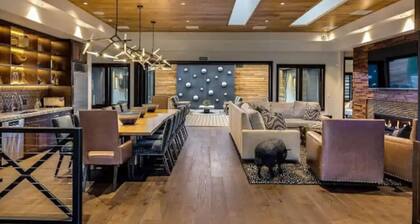 Exclusive Villa with Expansive Space &Private Bar