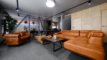 Vila Mewah | Area keluarga | TV LCD, Netflix, dan layanan streaming