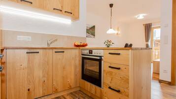 Réfrigérateur, four, plaque de cuisson, lave-vaisselle