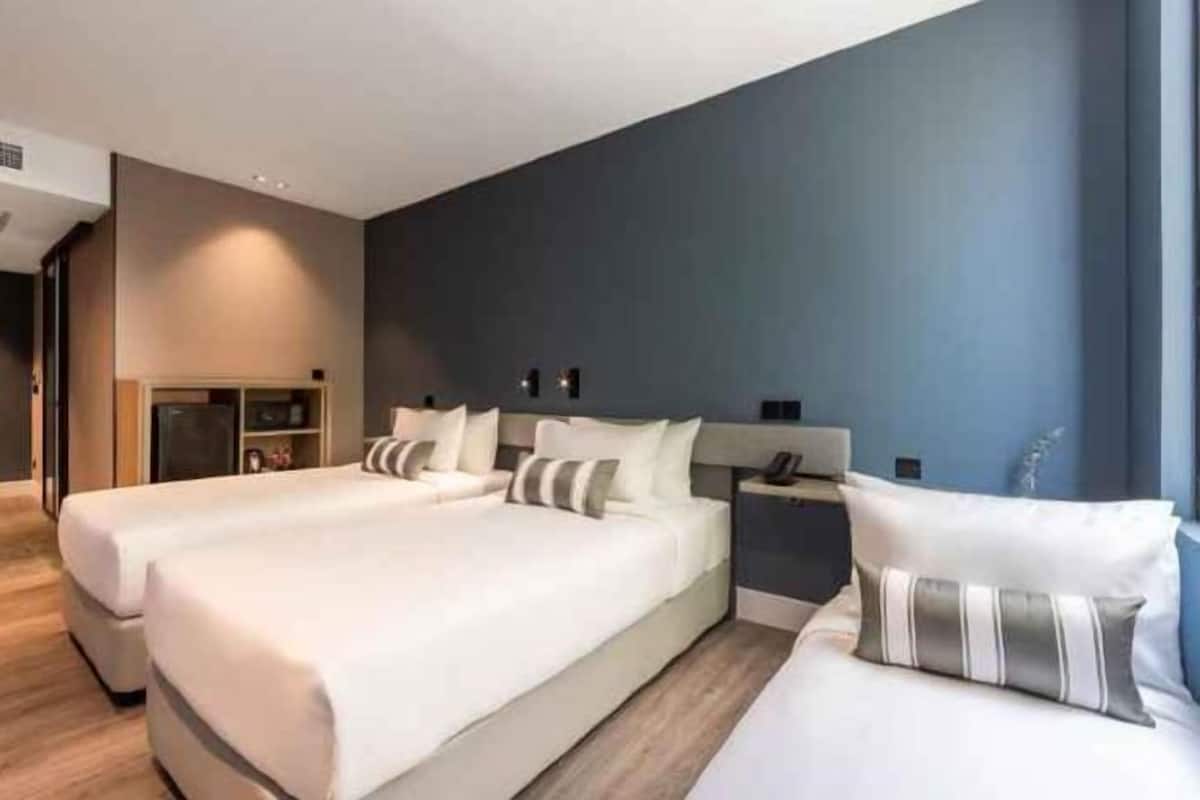 Caja fuerte, escritorio, wifi gratis y ropa de cama