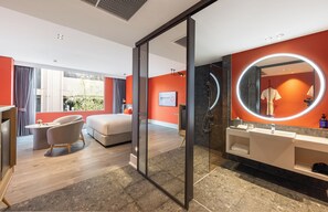 Junior Suite | ห้องน้ำ | ฝักบัว, ไดร์เป่าผม, ผ้าเช็ดตัว, สบู่