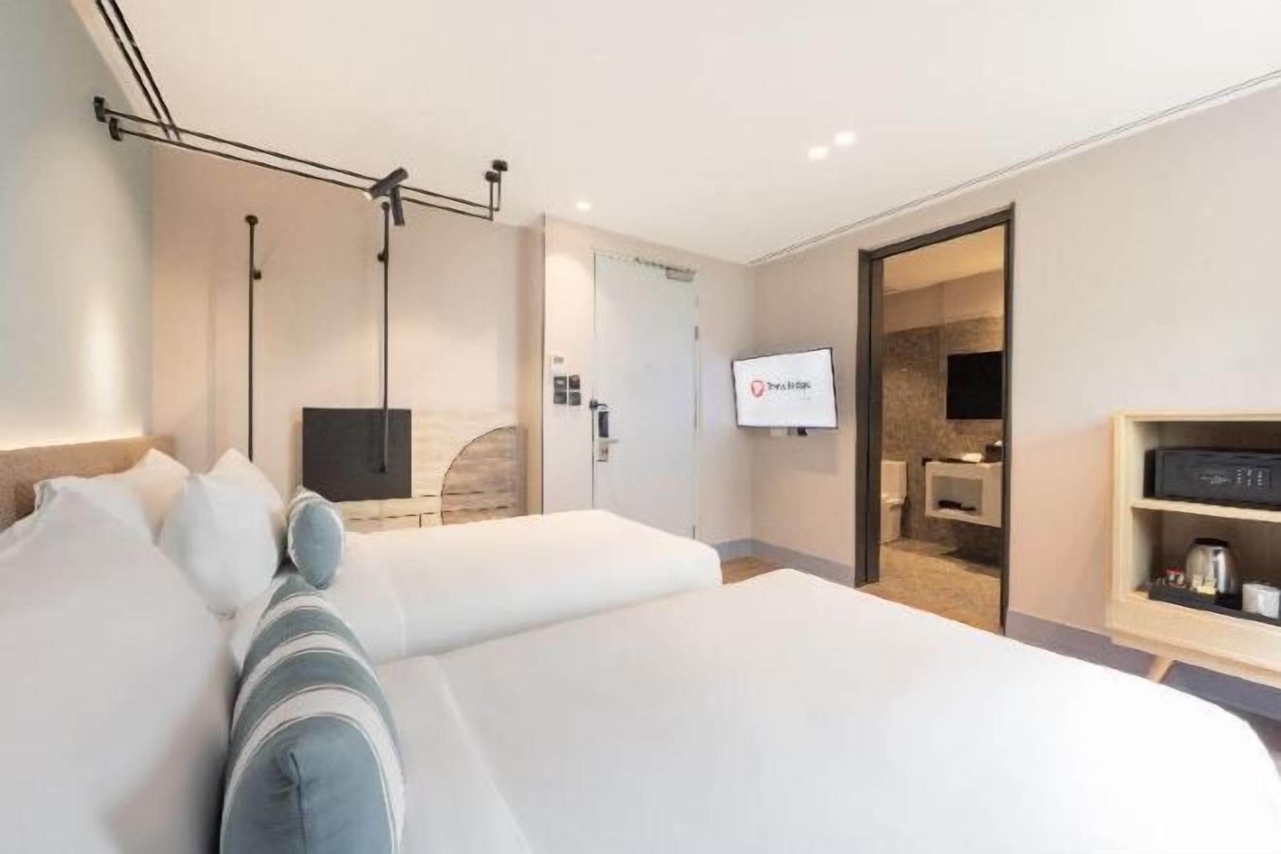 Zimmersafe, Schreibtisch, kostenloses WLAN, Bettwäsche