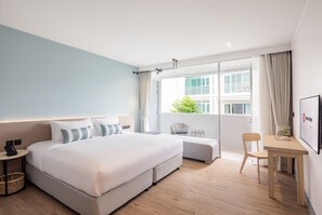 Standard Double Room | Peti besi dalam bilik, meja, Wi-fi percuma, cadar katil 