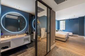 Superior Triple Room | Bathroom