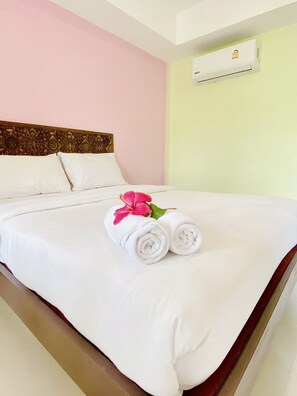 經濟雙人房 | 書桌、免費無線上網、床單