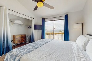 2 bedrooms, iron/ironing board, Internet, bed sheets - Two-story water view retreat with a pool, washer/dryer, AC, & balcony (Fort Walton Beach)