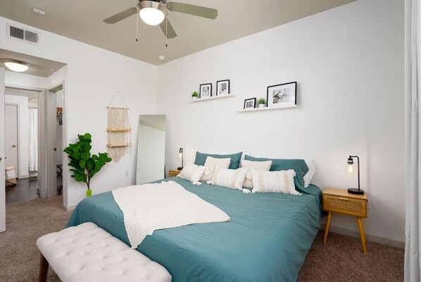 Desk, iron/ironing board, WiFi, bed sheets