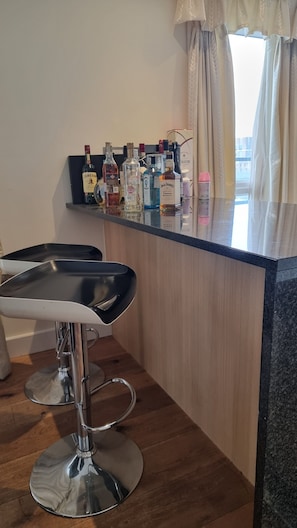 Dining - Beautiful and Modern Apartment in North London (London)