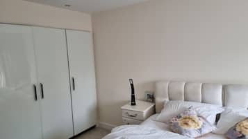Apartment | 2 bedrooms, iron/ironing board, free WiFi, bed sheets