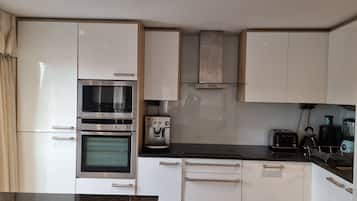 Apartment | Private kitchen | Fridge, microwave, oven, stovetop