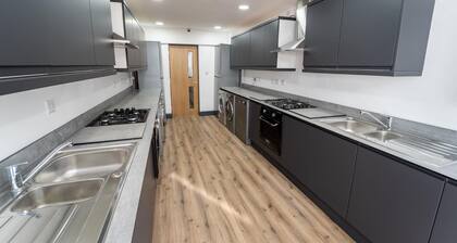 Lovely Homely Studio Available