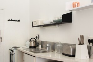 Private kitchen - Colourful Eclectic Apartment (Johannesburg)