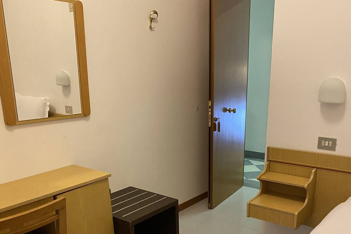 Minibar, Zimmersafe, Schreibtisch, kostenloses WLAN