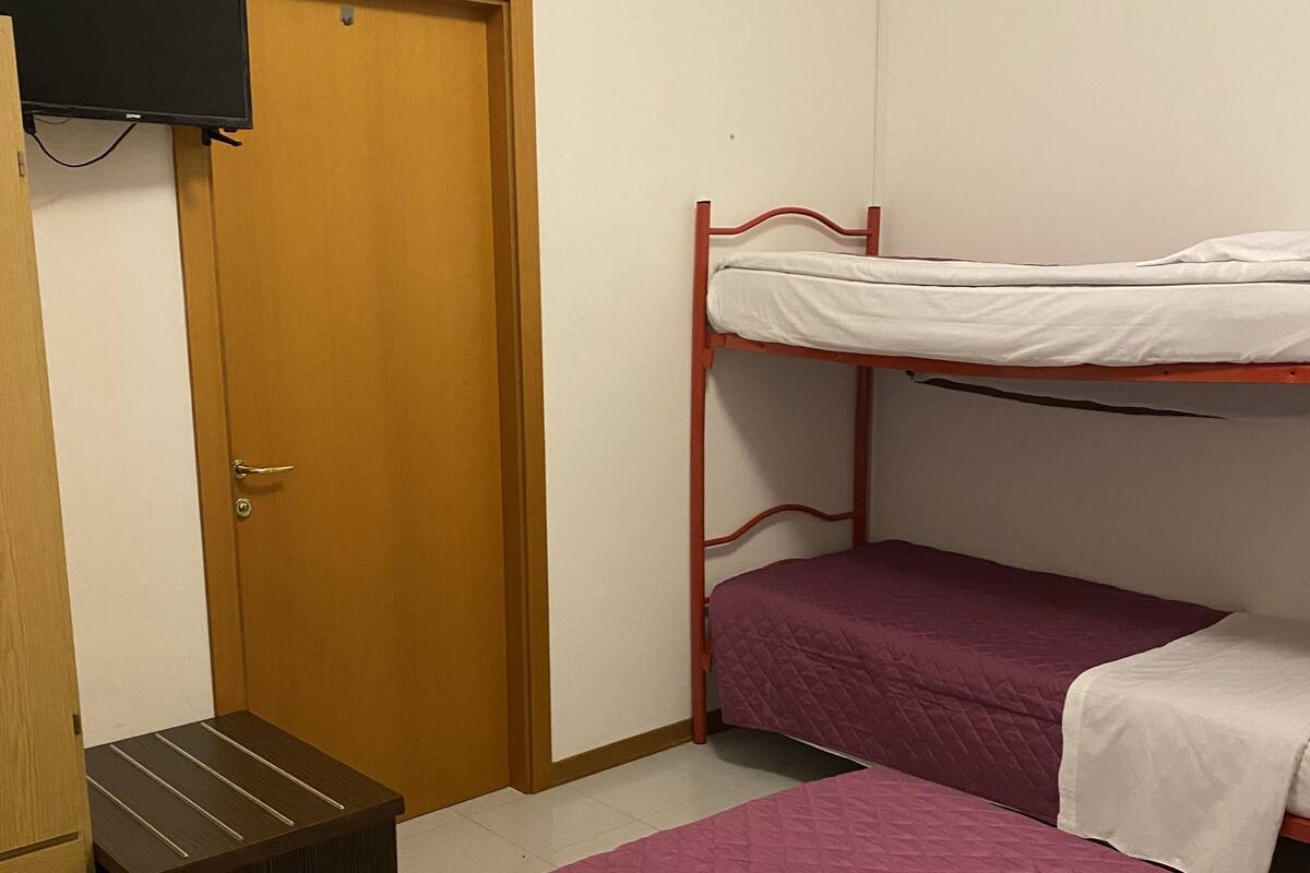 Minibar, Zimmersafe, Schreibtisch, kostenloses WLAN
