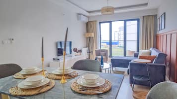 Deluxe Condo, 2 Bedrooms, Non Smoking | 2 bedrooms, iron/ironing board, free WiFi