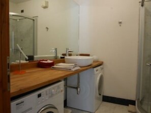 Shower, hair dryer, bidet, towels - THE NEST, THE COMBA of Aosta (Valle d'Aosta)