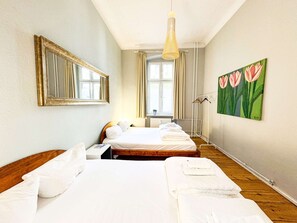 3 habitaciones, tabla de planchar con plancha, wifi y ropa de cama 