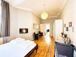 3 chambres, fer et planche à repasser, Wi-Fi, literie fournie