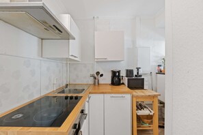 Fridge, microwave, oven, stovetop - primeflats - Apartment Schillerpark 3 Berlin-Wedding (Berlin)