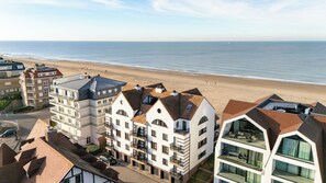 Exterior - Sunrise C0 - Modern 2-bedroom apartment with frontal sea view and big terrace (De Haan)
