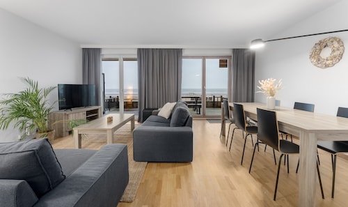 Sunrise C0 - Modern 2-bedroom apartment with frontal sea view and big terrace