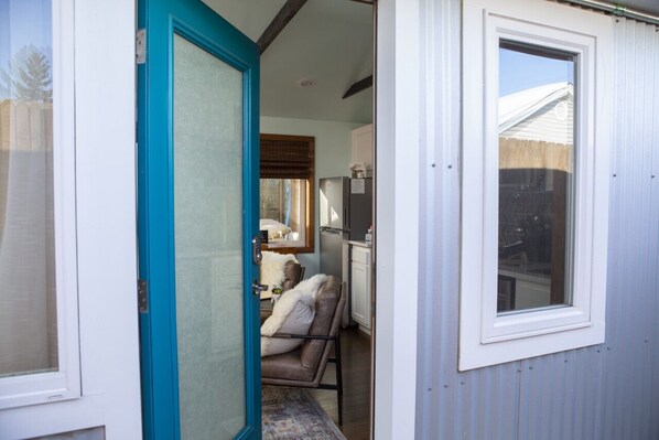 المنشأة من الداخل