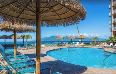 Oceanfront resort 10th floor 1 bedroom condo, AC, walk to shops, dining, & beach