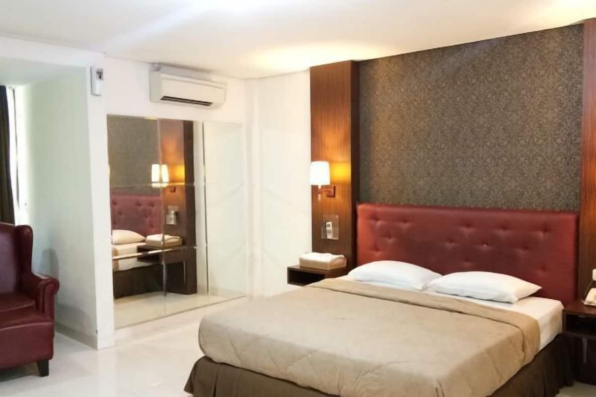 Meja kerja, Wi-Fi gratis, dan seprai linen