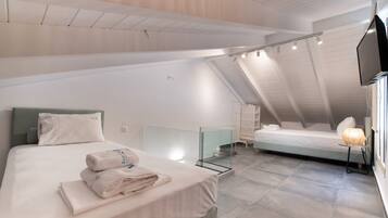 Deluxe Duplex | Hypo-allergenic bedding available, WiFi (free)