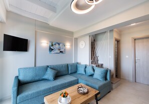 Comfort Duplex | Living area | 32-inch LED TV with digital channels, TV -  En Lefko Boutique Apartments (Lefkada)