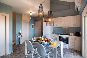 Comfort Duplex | Private kitchen | Full-sized fridge, oven, stovetop, electric kettle