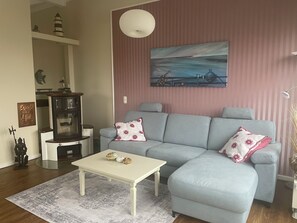 Smart TV, fireplace, books - Apartment harbor view (Glowe)