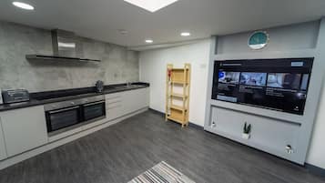 Estúdio | Cozinha privada | Geladeira, micro-ondas, fogão, cooktop