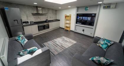 Spacious Comfortable Studio Near the University