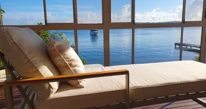 Kabine Waterfront Lakehouse in Sunshine