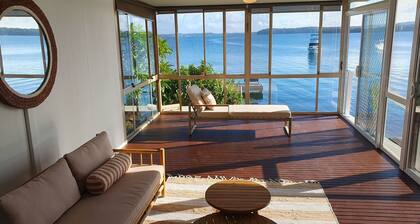 Kabine Waterfront Lakehouse in Sunshine